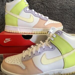 Never opened/used Nike Dunk High Womens Size 8 Youth Size 6